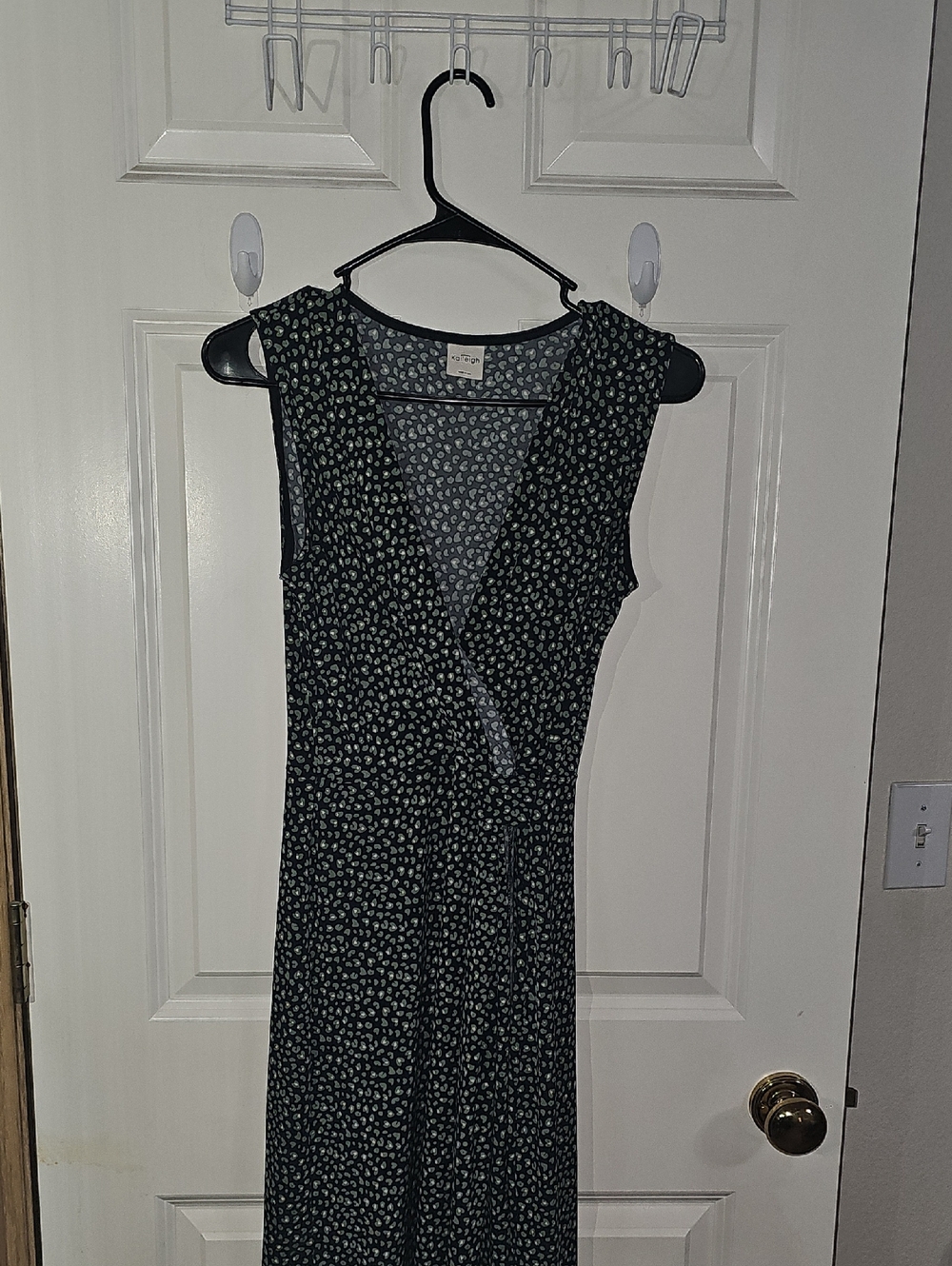Kaileigh Black Sleeveless Floral Wrap Midi Dress SZ M